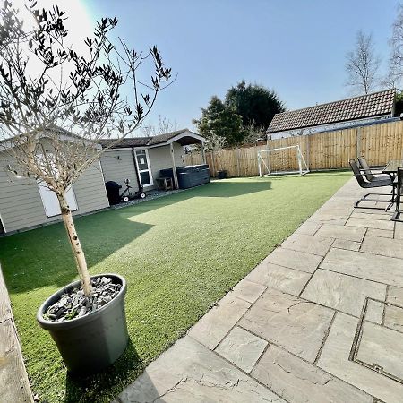 Four Corners Holiday Home Hot Tub & Sauna Ferndown Exteriör bild