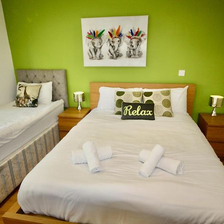 Four Corners Holiday Home Hot Tub & Sauna Ferndown Exteriör bild