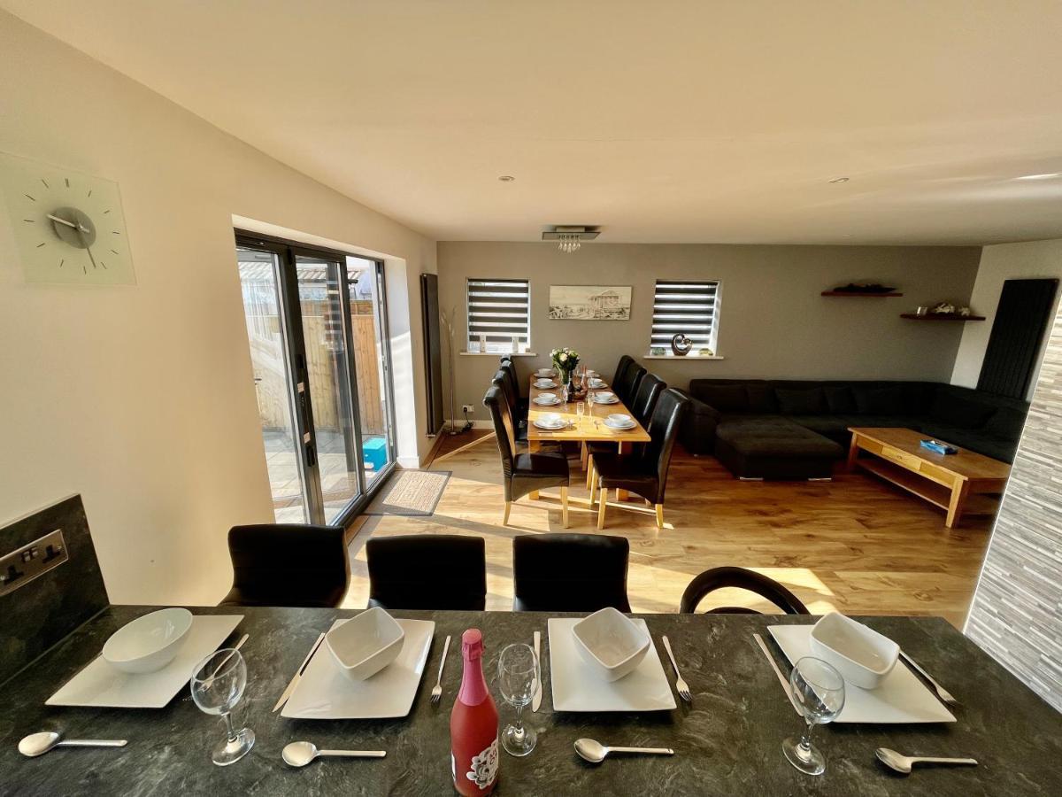 Four Corners Holiday Home Hot Tub & Sauna Ferndown Exteriör bild
