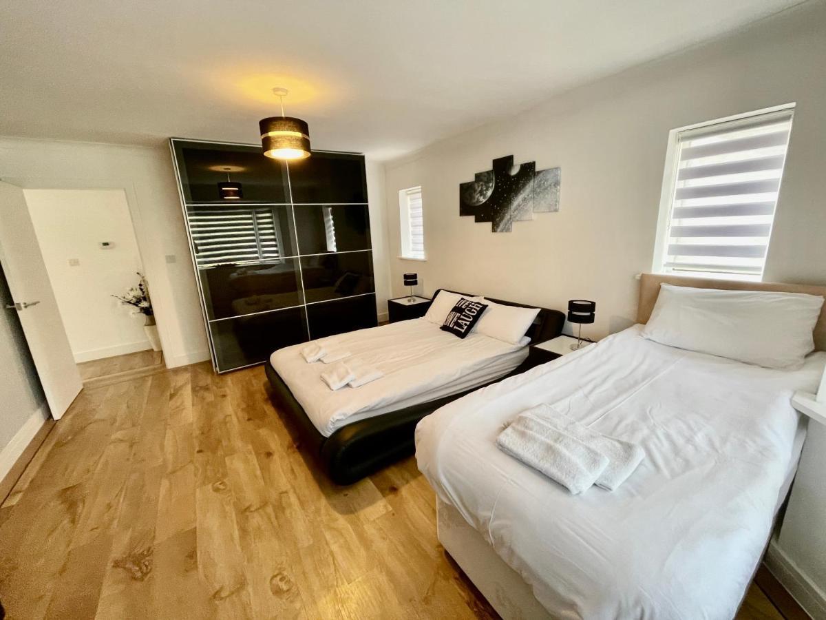 Four Corners Holiday Home Hot Tub & Sauna Ferndown Exteriör bild
