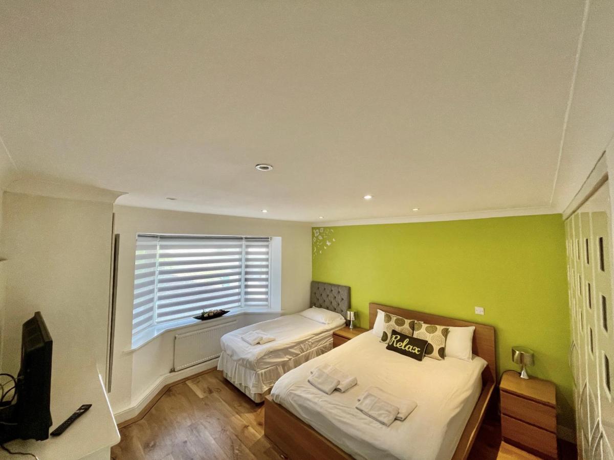 Four Corners Holiday Home Hot Tub & Sauna Ferndown Exteriör bild