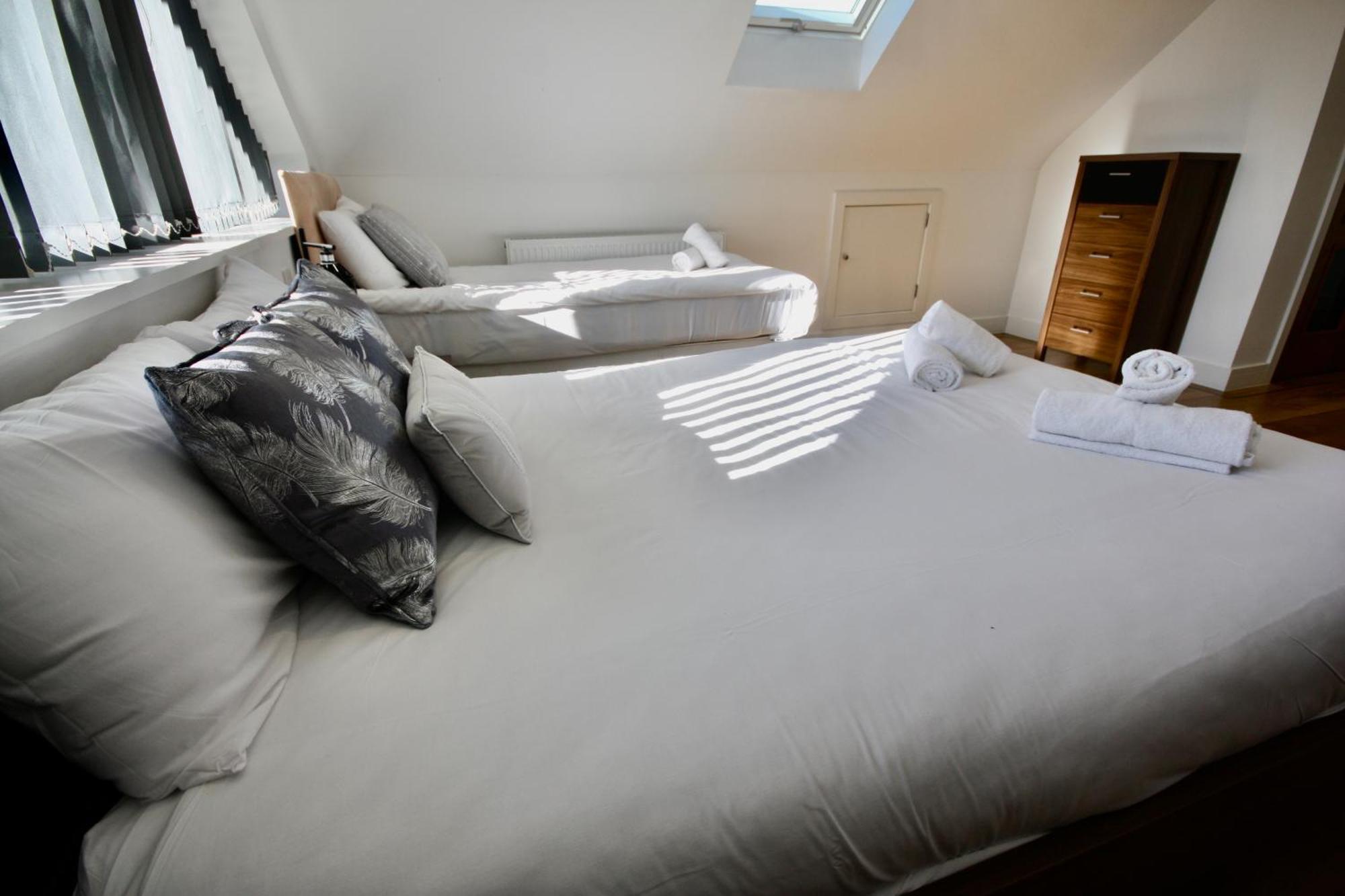 Four Corners Holiday Home Hot Tub & Sauna Ferndown Exteriör bild