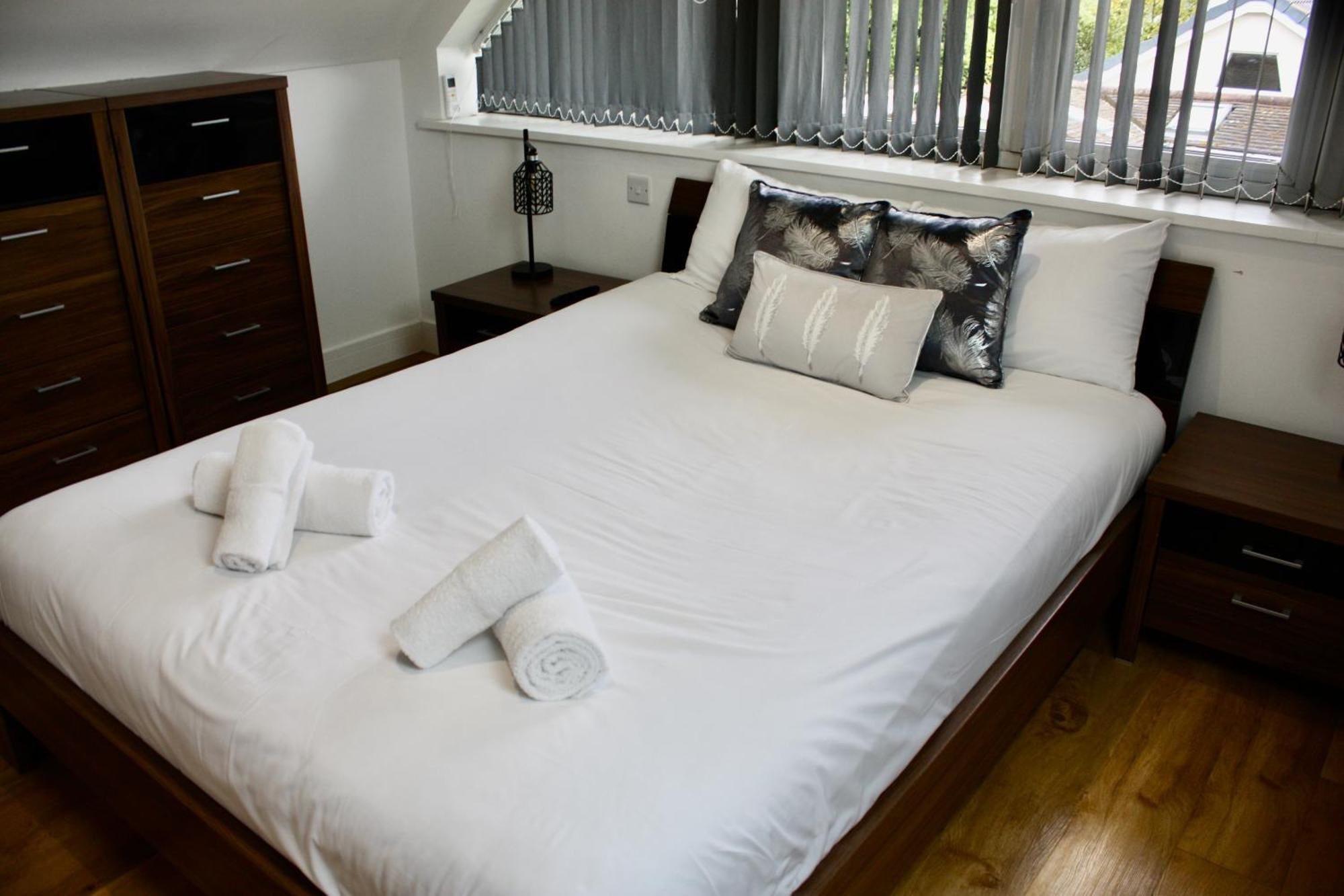 Four Corners Holiday Home Hot Tub & Sauna Ferndown Exteriör bild