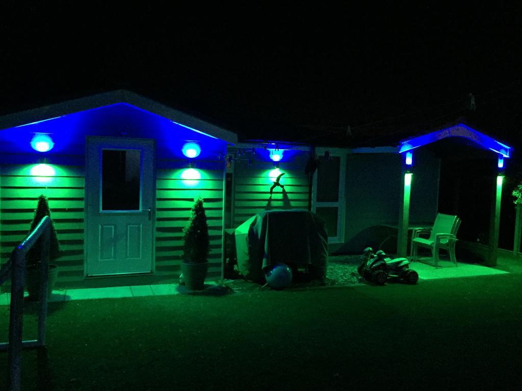 Four Corners Holiday Home Hot Tub & Sauna Ferndown Exteriör bild
